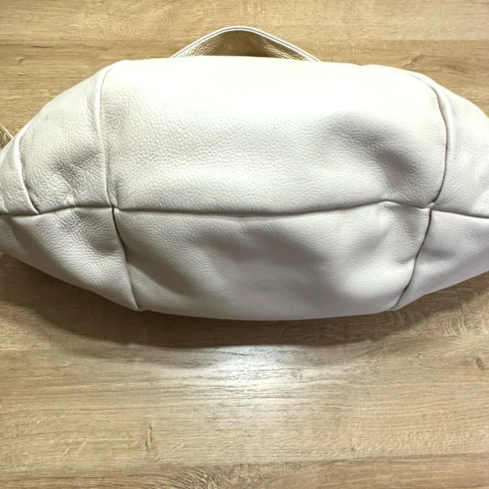 B. Makowsky Stamford Top Zip Off White & Gold Pebble Leather Hobo Shoulder‎ Bag